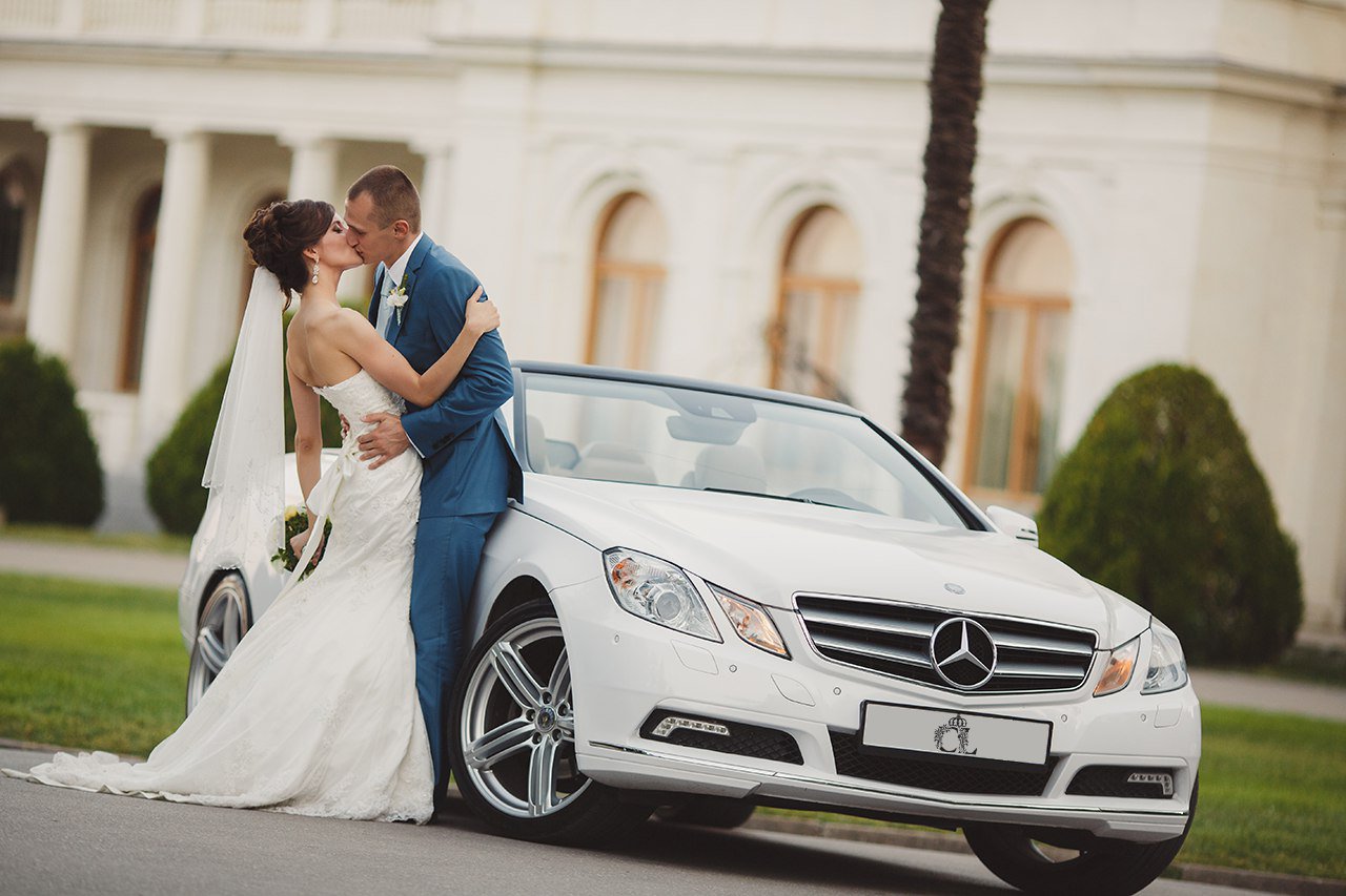 Автомобиль в аренду на свадьбу: как выбрать и сколько это стоит